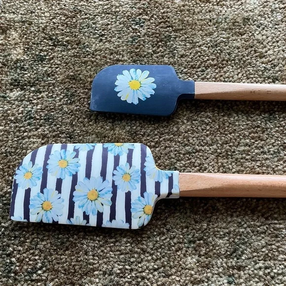 Rae Dunn Blue and Brown Spatula Set with Daisy Design - Picture 2 of 4